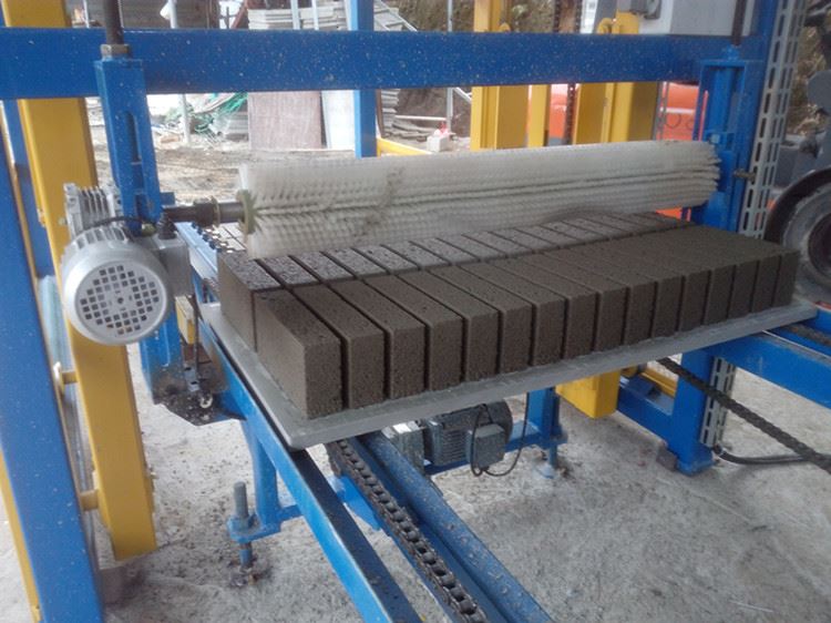 Fly ash brick making machine
